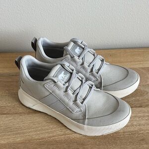 Sorel Casual Low-Top Sneakers in Light Gray and White